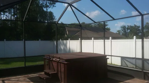 a view of a backyard