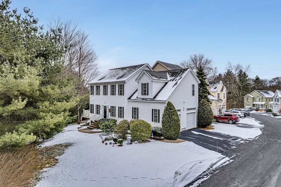 6 Queen Of Roses Lane, Unit 101 Uxbridge, MA 01569 - Photo 1 of 42 Gallery Image 1