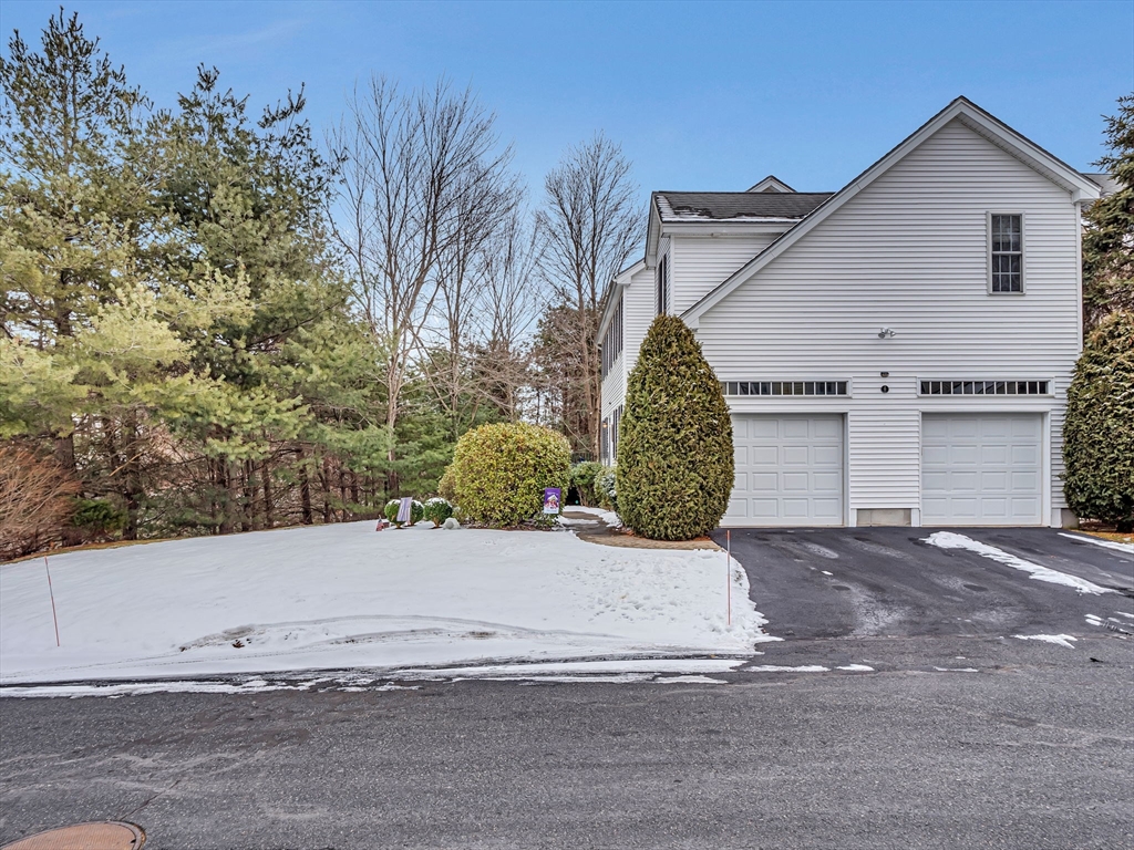 6 Queen Of Roses Lane, Unit 101 Uxbridge, MA 01569 - Photo 3 of 42 Gallery Image 3