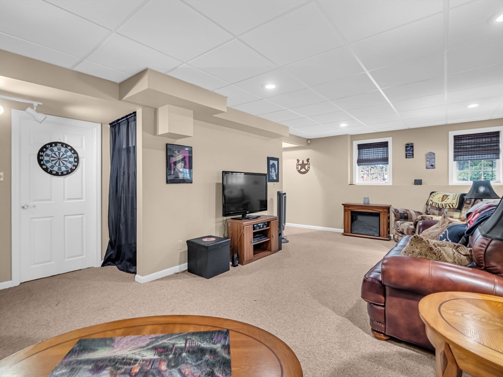 6 Queen Of Roses Lane, Unit 101 Uxbridge, MA 01569 - Photo 37 of 42 Gallery Image 37