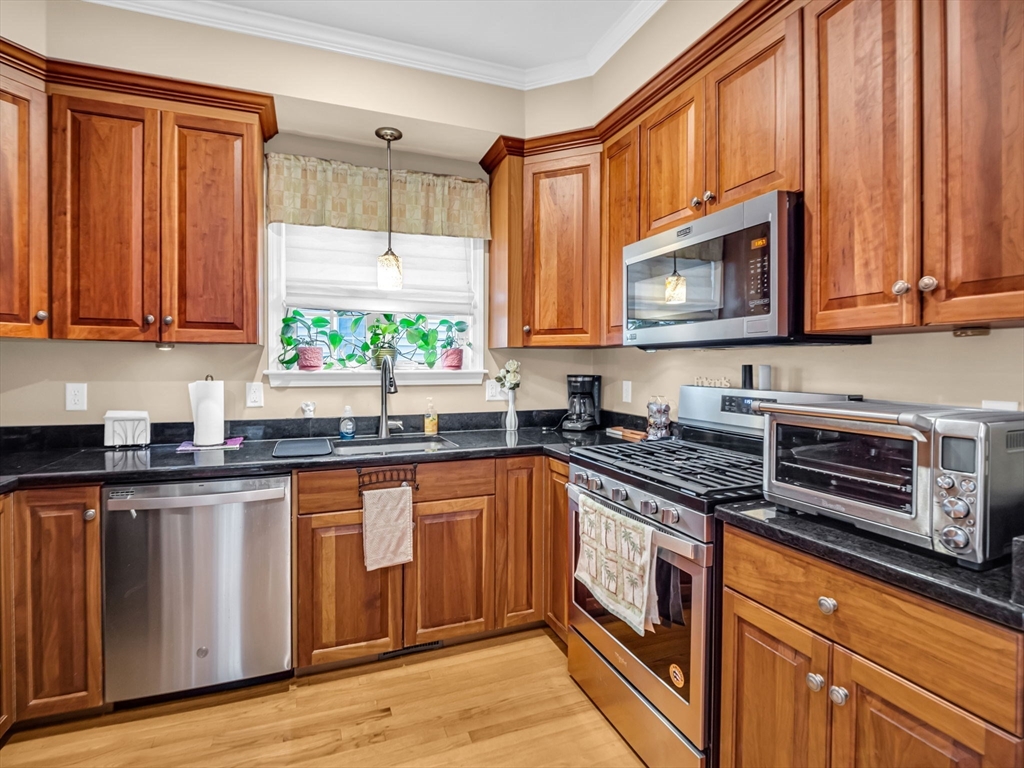 6 Queen Of Roses Lane, Unit 101 Uxbridge, MA 01569 - Photo 6 of 42 Gallery Image 6