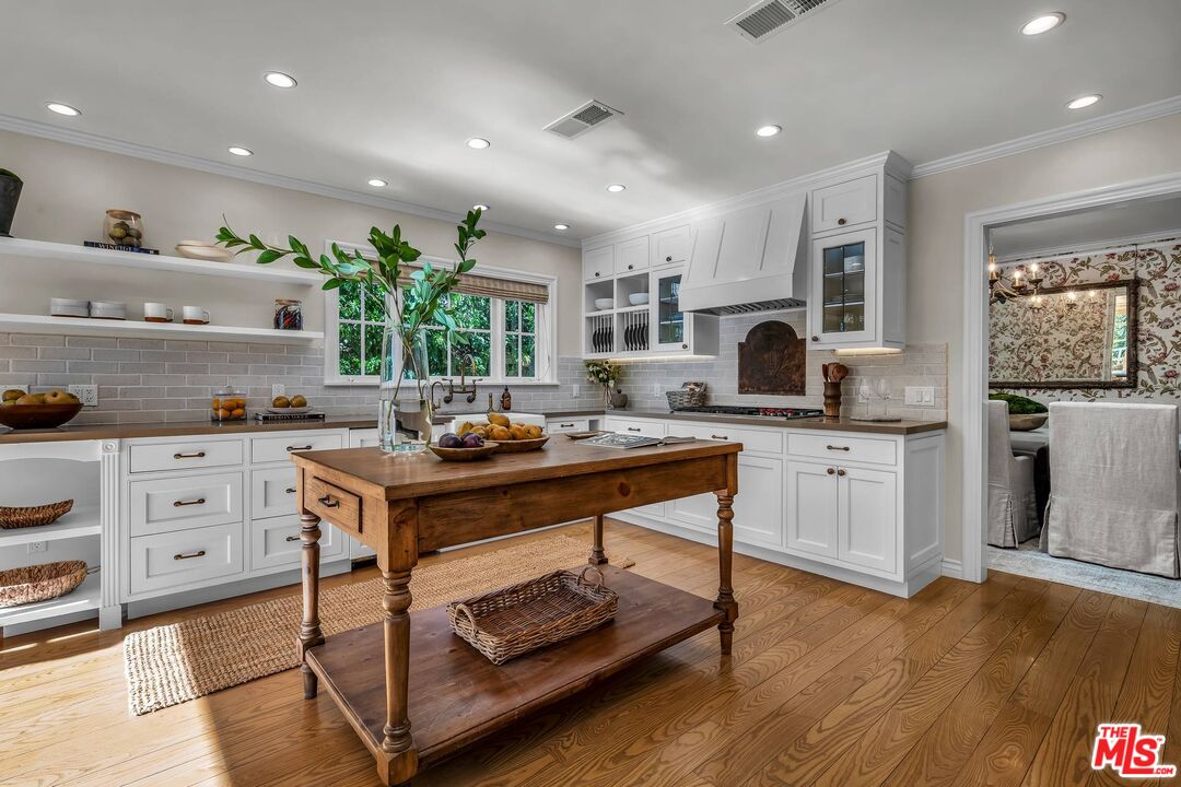 415 North Bonhill Road Los Angeles, CA 90049 - Photo 14 of 45 Gallery Image 14