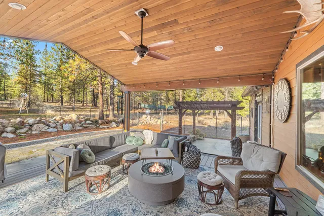 $799,950 | 28615 North Milan Road, Chattaroy, WA 99003