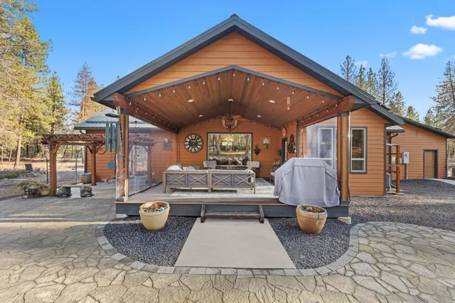 $799,950 | 28615 North Milan Road, Chattaroy, WA 99003