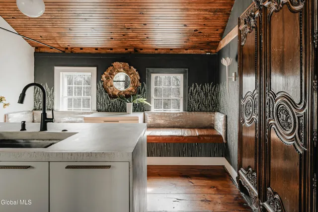 $1,695,000 | 1017 Bruyn Turnpike, Shawangunk, NY 12566