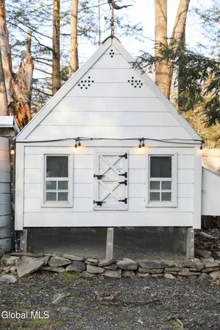 $1,695,000 | 1017 Bruyn Turnpike, Shawangunk, NY 12566