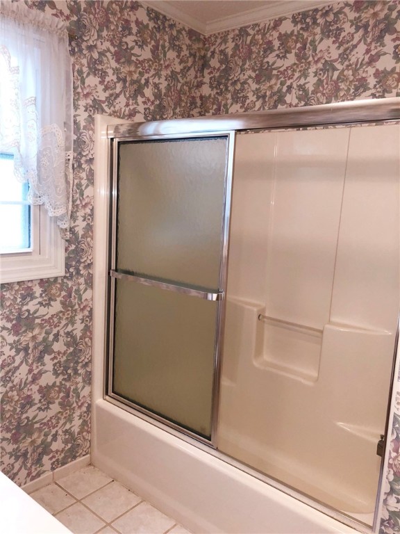 130 Holly Ridge Drive Anderson, SC 29621 - Photo 26 of 33 The hall bath has a tub/shower combo, ample cabine