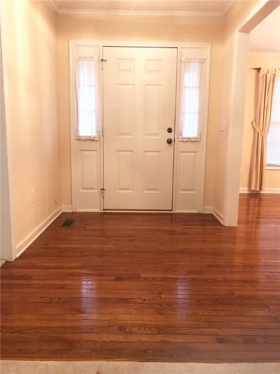 130 Holly Ridge Drive Anderson, SC 29621 - Photo 7 of 33 The foyer with wood flooring.