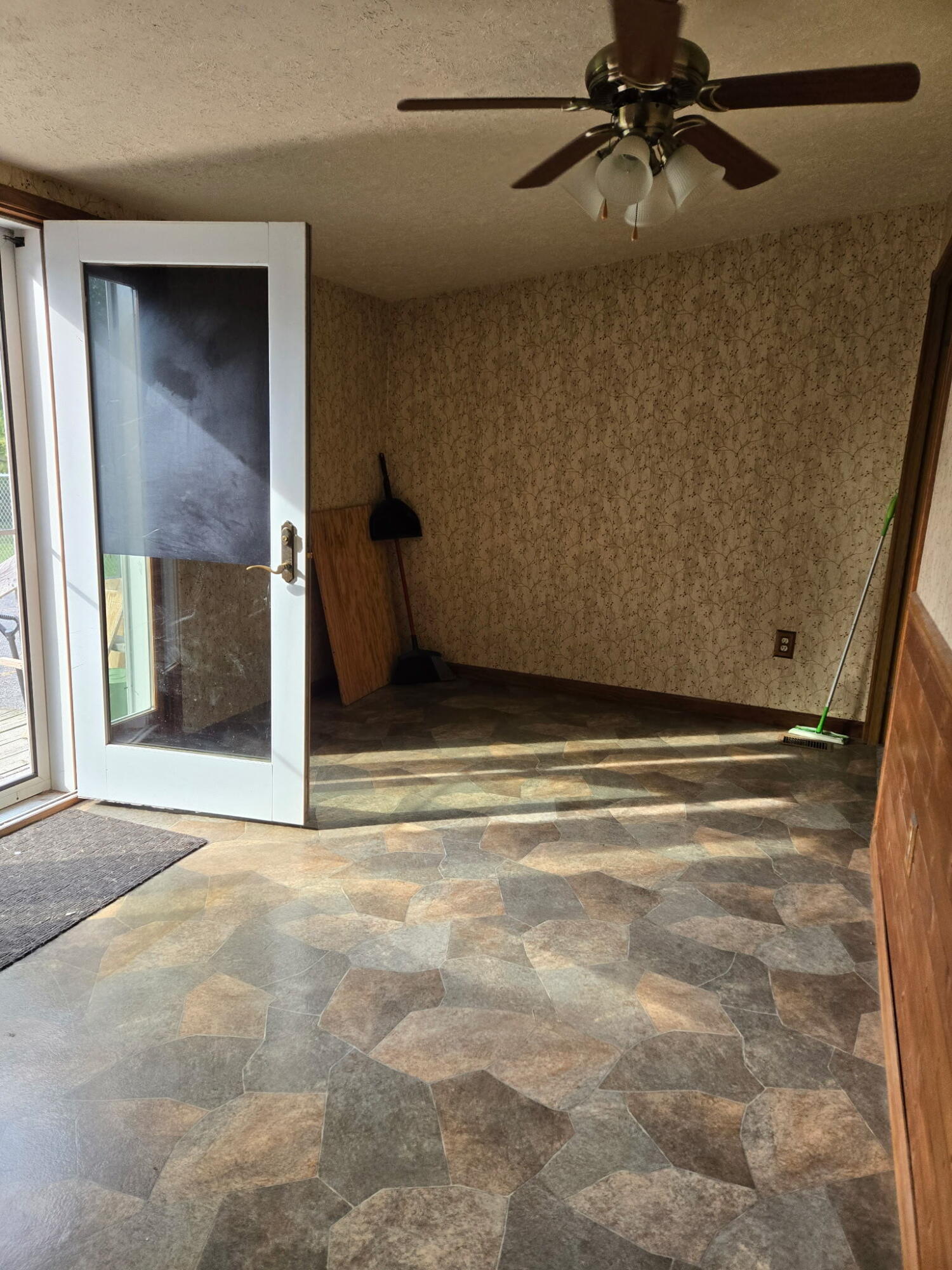 3152 North 50 West Valparaiso, IN 46385 - Photo 12 of 12 a view of empty room with ceiling fan and window