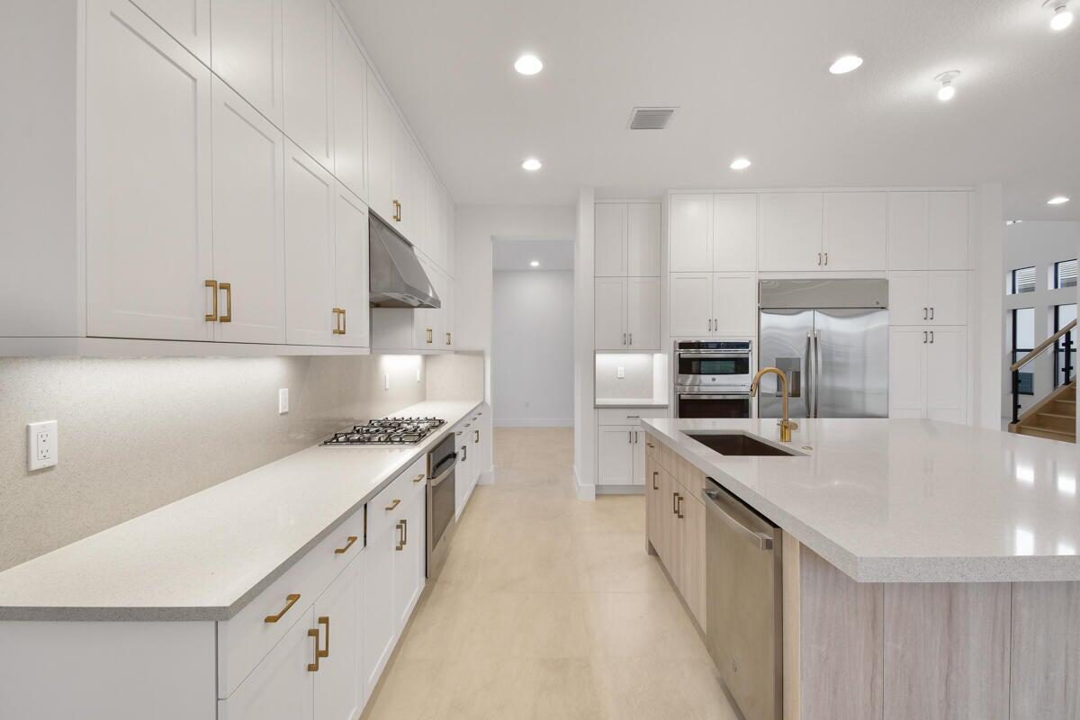 8358 Fishers Is Way Boca Raton, FL 33434 - Photo 17 of 58 20241107235104615569000000-o