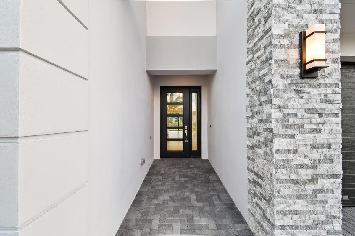 8358 Fishers Is Way Boca Raton, FL 33434 - Photo 4 of 58 20241107235128881987000000-o