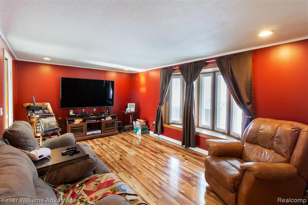 21800 Bell Road New Boston, MI 48164 - Photo 6 of 30