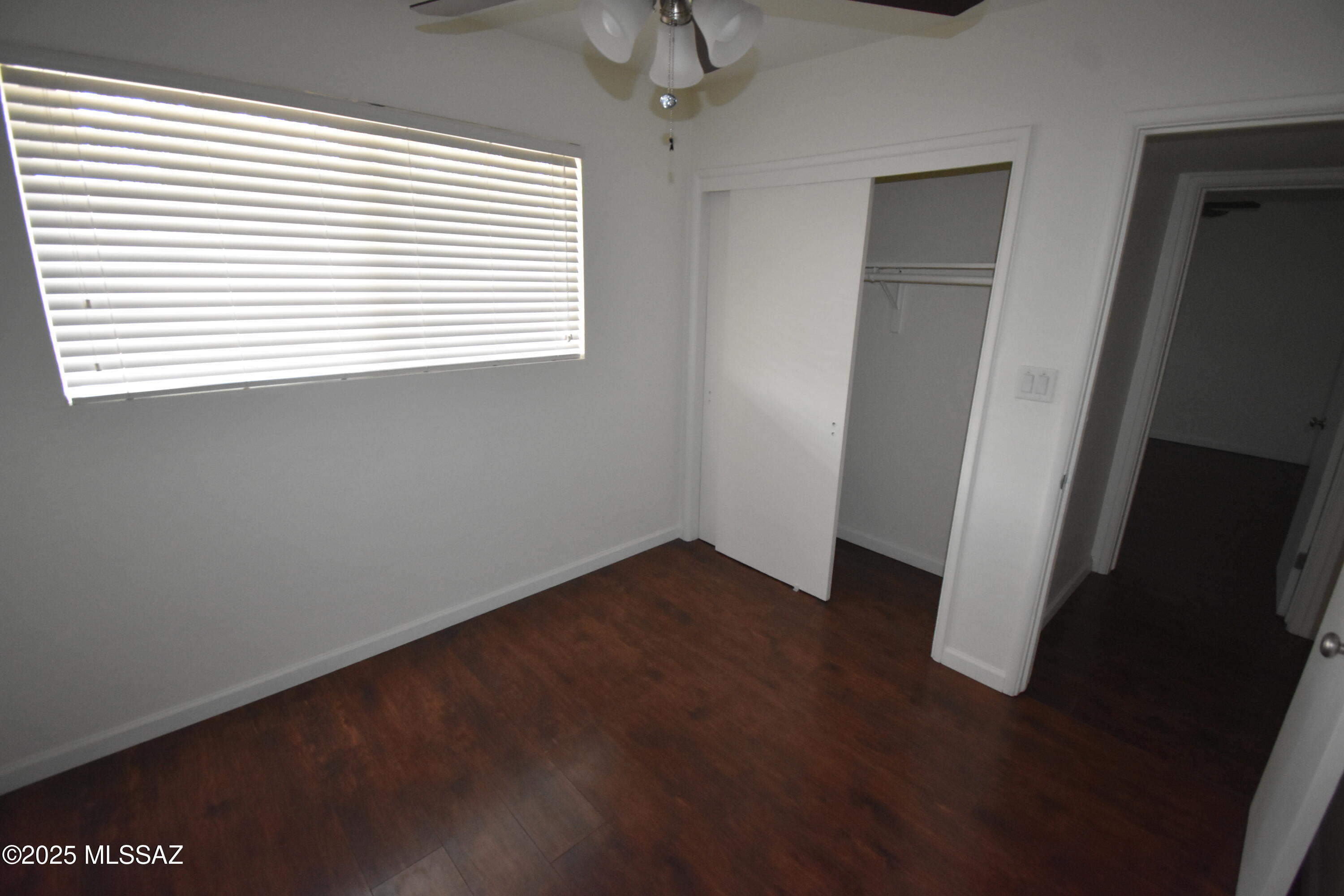 5501 East Spring Street Tucson, AZ 85712 - Photo 24 of 32 an empty room with a window