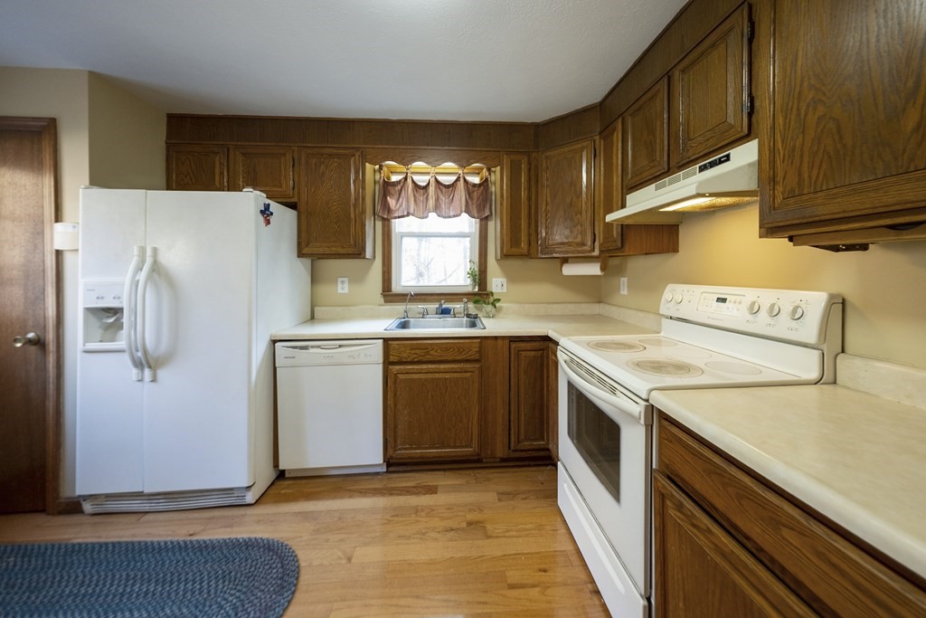63 Lawton Road Shirley, MA 01464 - Photo 12 of 38 Gallery Image 12