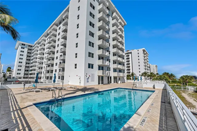 $3,200 | 345 Ocean Drive, Unit 508, Miami Beach, FL 33139