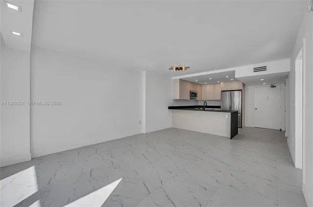 $3,200 | 345 Ocean Drive, Unit 508, Miami Beach, FL 33139