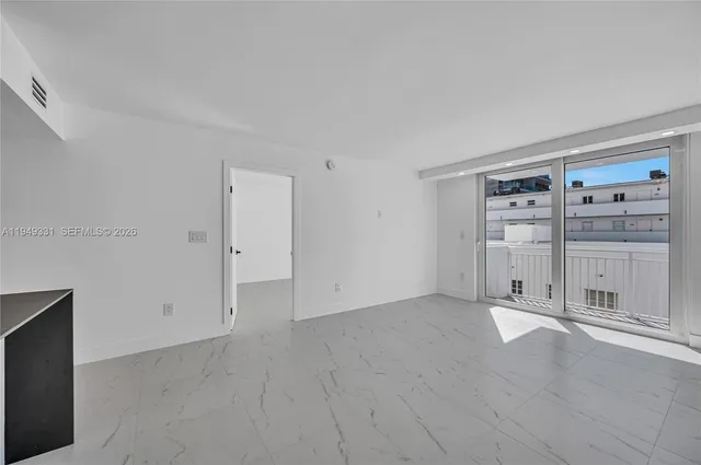 $3,200 | 345 Ocean Drive, Unit 508, Miami Beach, FL 33139