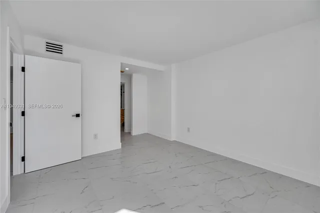 $3,200 | 345 Ocean Drive, Unit 508, Miami Beach, FL 33139