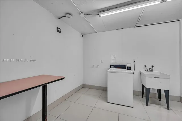 $3,200 | 345 Ocean Drive, Unit 508, Miami Beach, FL 33139