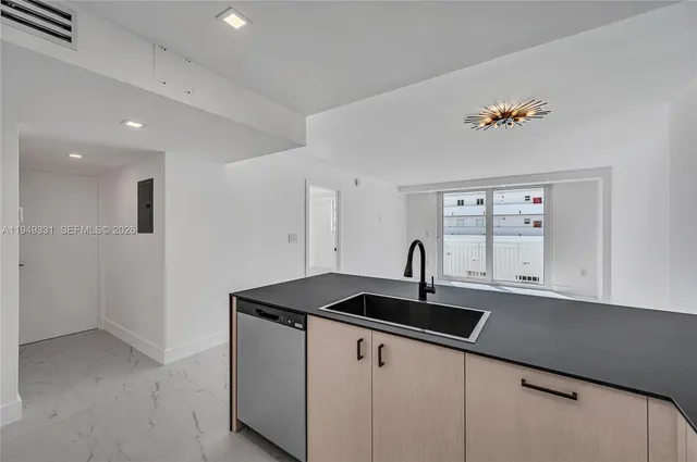 $3,200 | 345 Ocean Drive, Unit 508, Miami Beach, FL 33139