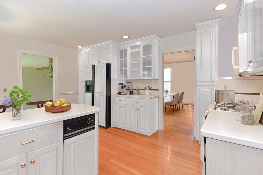76 Aran Road Westwood, MA 02090 - Photo 4 of 30 Gallery Image 4