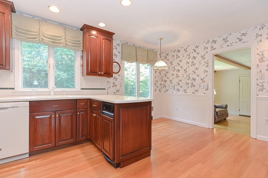 76 Aran Road Westwood, MA 02090 - Photo 6 of 30 Gallery Image 6
