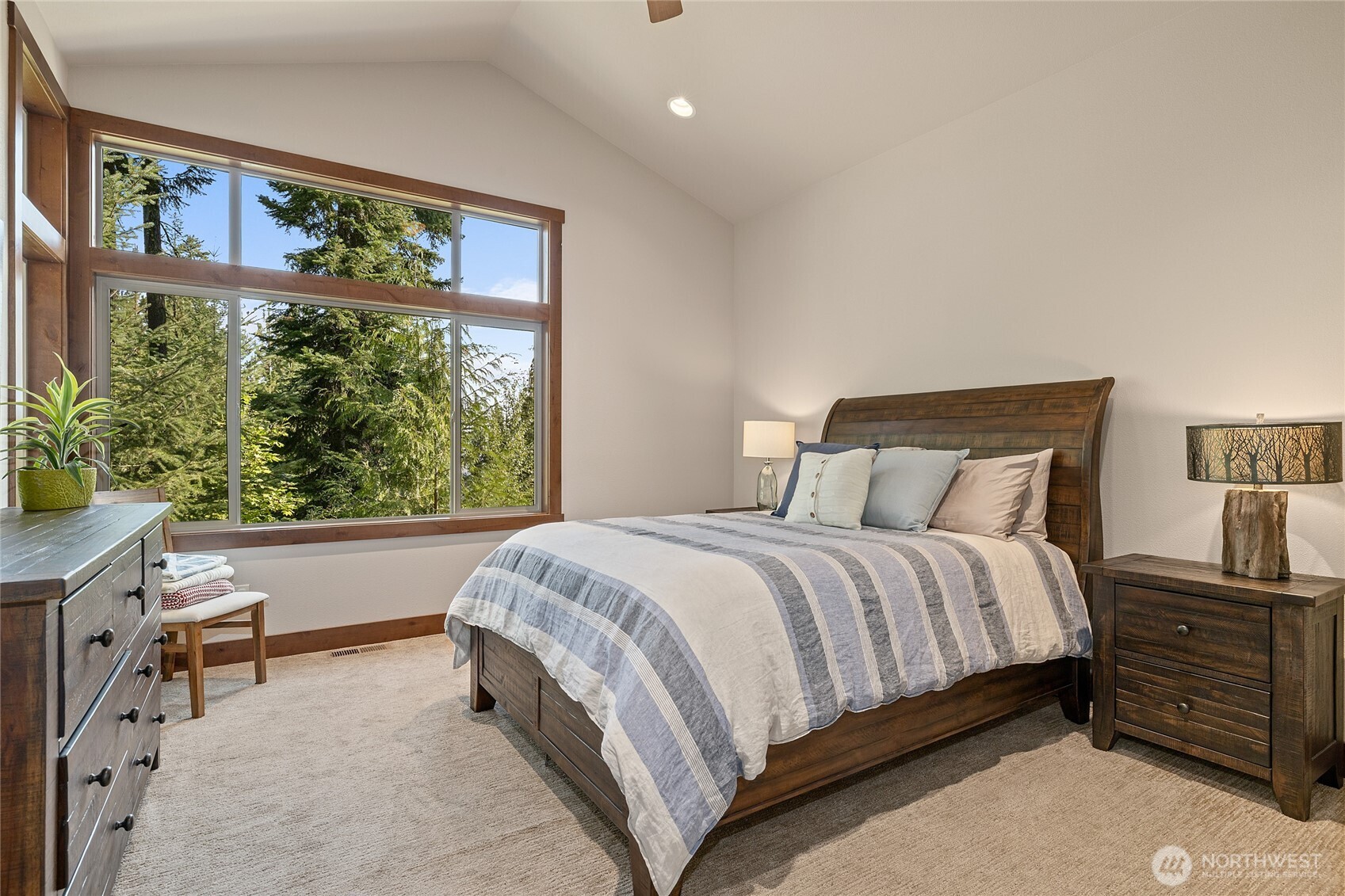 632 Trailside Drive Cle Elum, WA 98922 - Photo 22 of 39 a bedroom with a bed and a window