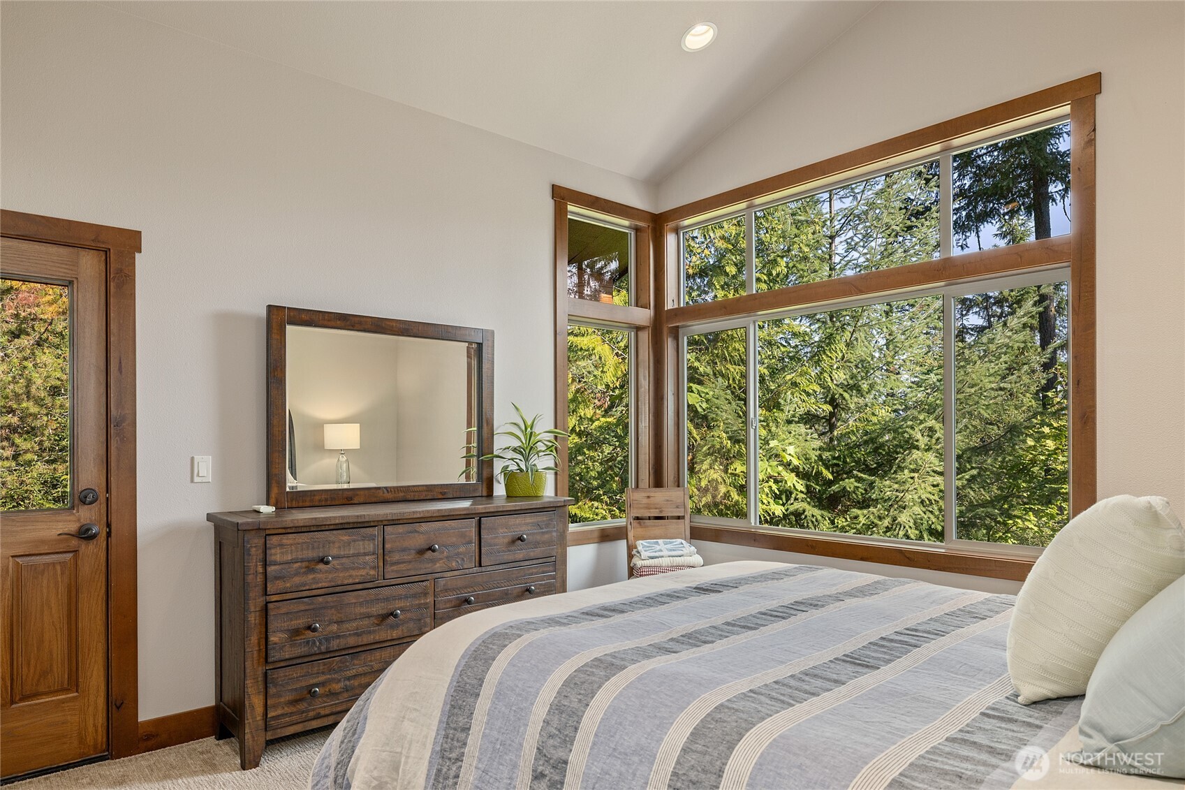 632 Trailside Drive Cle Elum, WA 98922 - Photo 23 of 39 a bedroom with a bed and a dresser next to a window