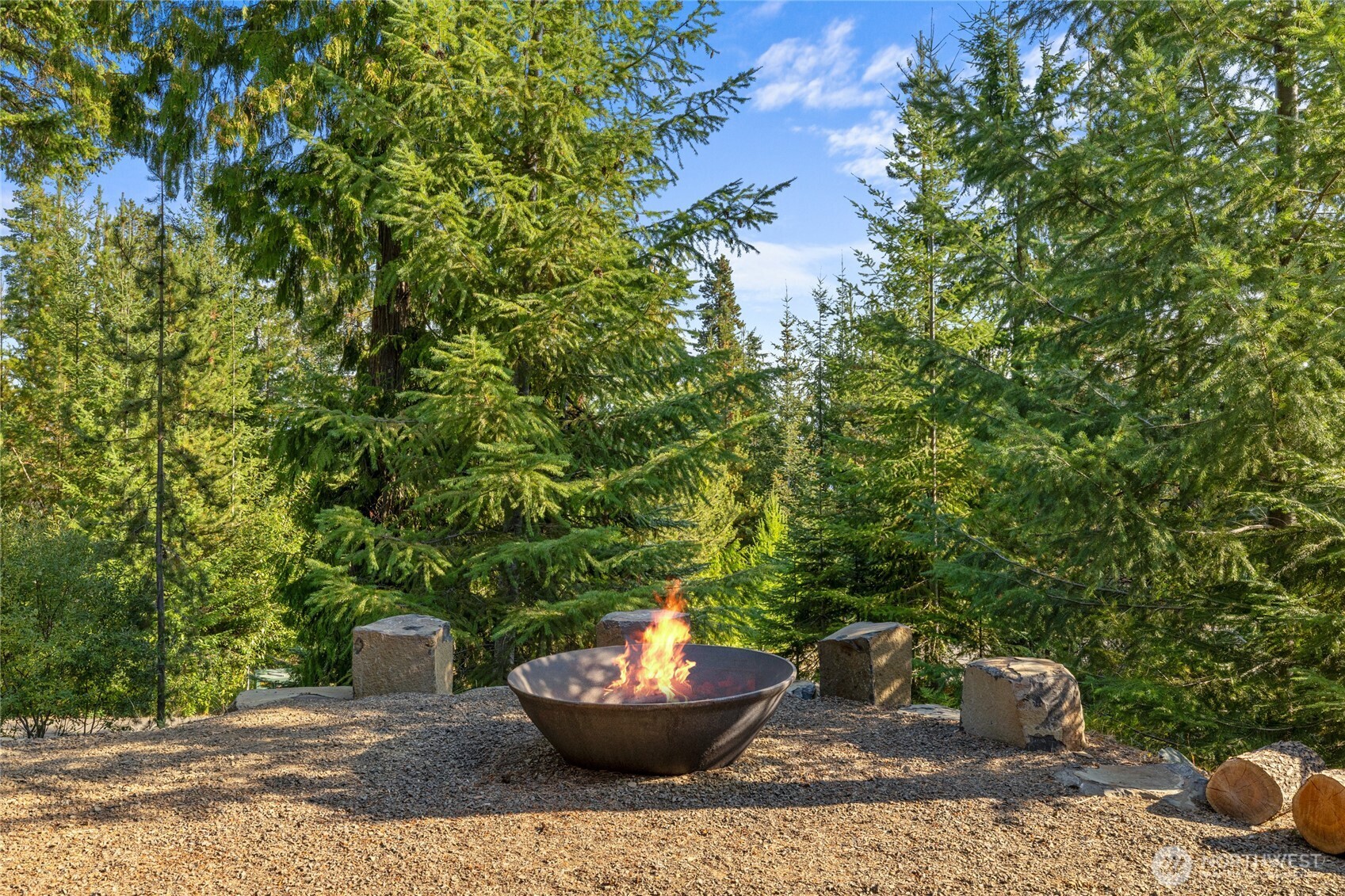 632 Trailside Drive Cle Elum, WA 98922 - Photo 5 of 39 a view of a back yard of the house