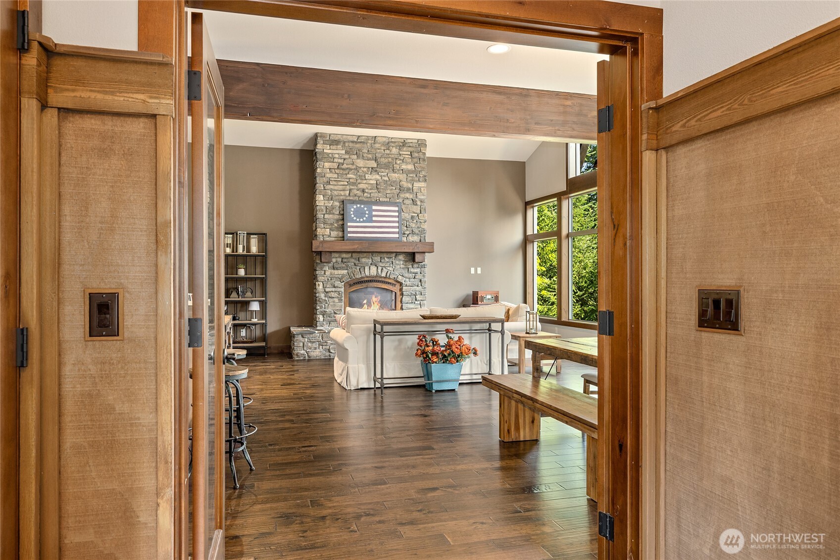 632 Trailside Drive Cle Elum, WA 98922 - Photo 8 of 39 a living room with furniture and a wooden floor