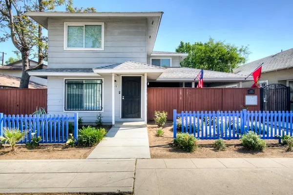 $799,900 | 402 North Poplar Avenue, Fresno, CA 93701