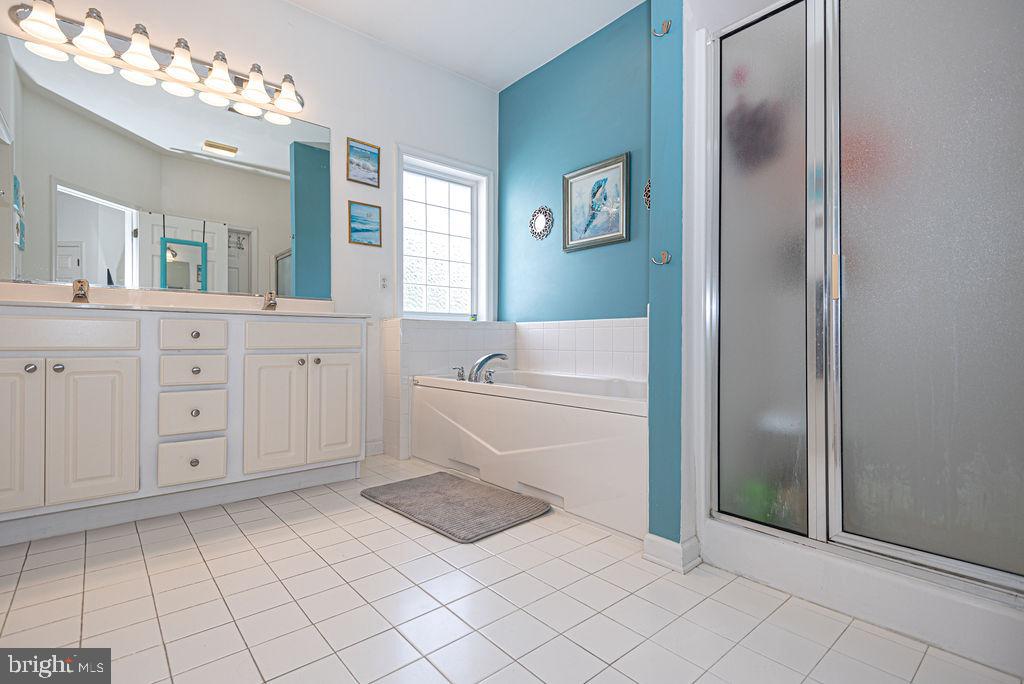400 William Street, Unit 6 Berlin, MD 21811 - Photo 27 of 60 Primary Master Bath