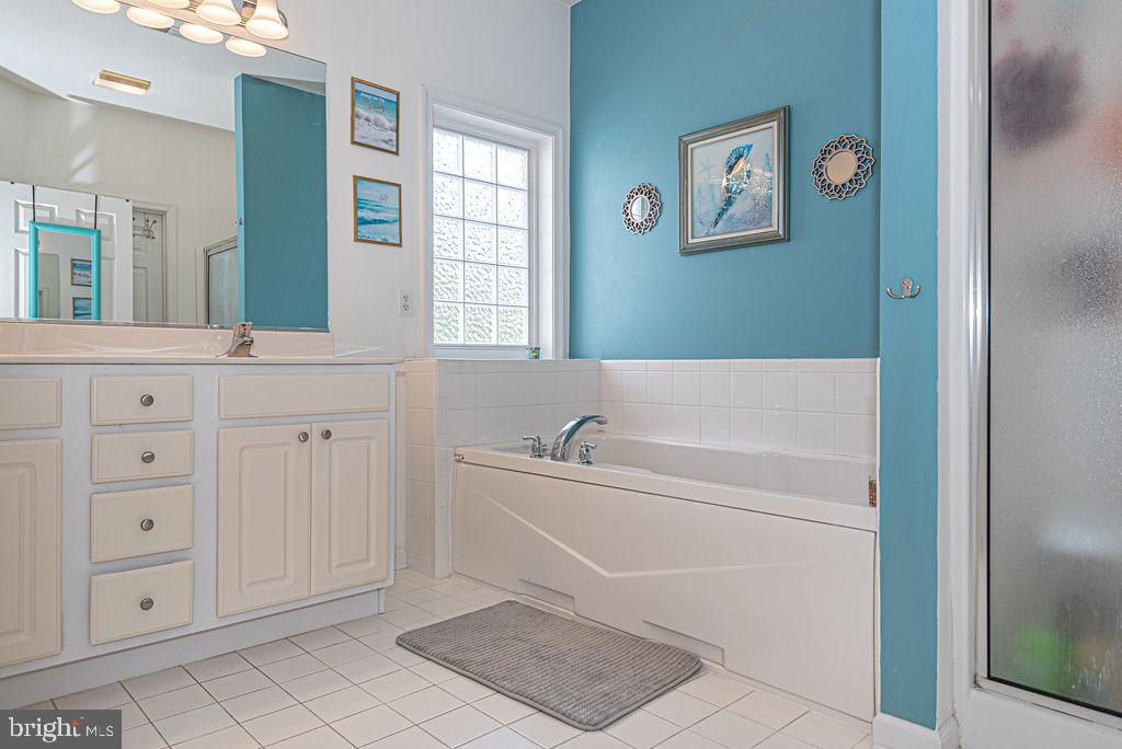 400 William Street, Unit 6 Berlin, MD 21811 - Photo 28 of 60 Primary Master Bath