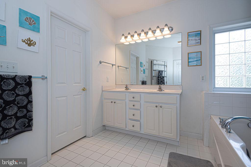 400 William Street, Unit 6 Berlin, MD 21811 - Photo 31 of 60 Double Vanity