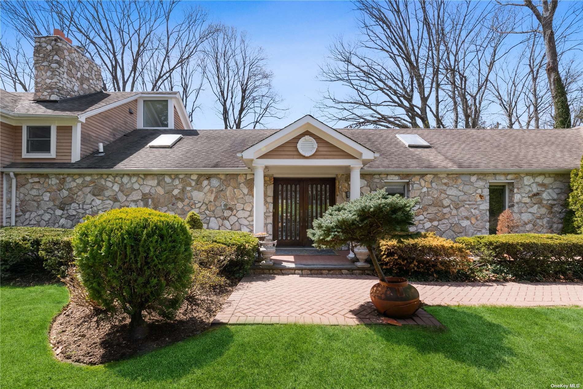 30 Harbour Road Great Neck, NY 11024 - Photo 1 of 1 Gallery Image 1