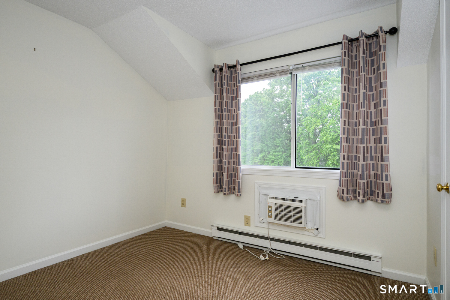 925 Oronoke Road Waterbury, CT 06708 - Photo 20 of 33