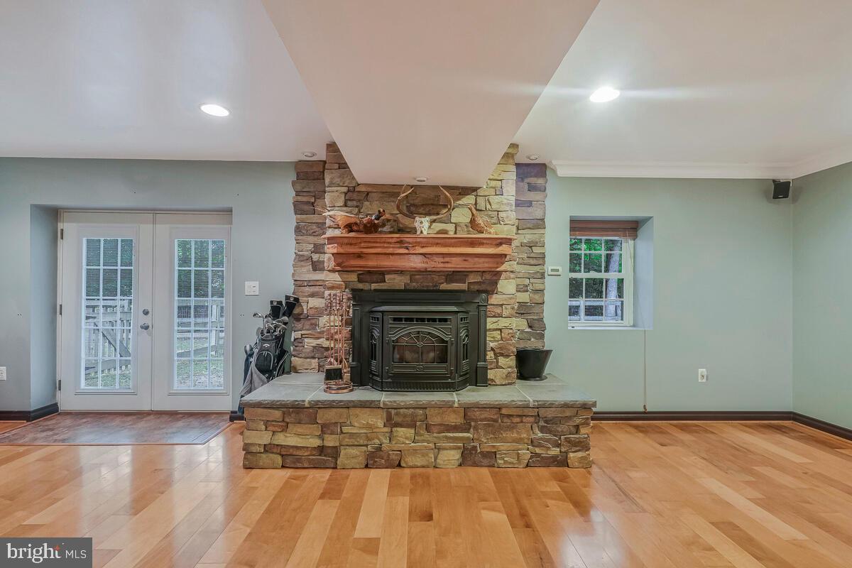 6115 Port Tobacco Road La Plata, MD 20646 - Photo 6 of 27 a living room with a fireplace