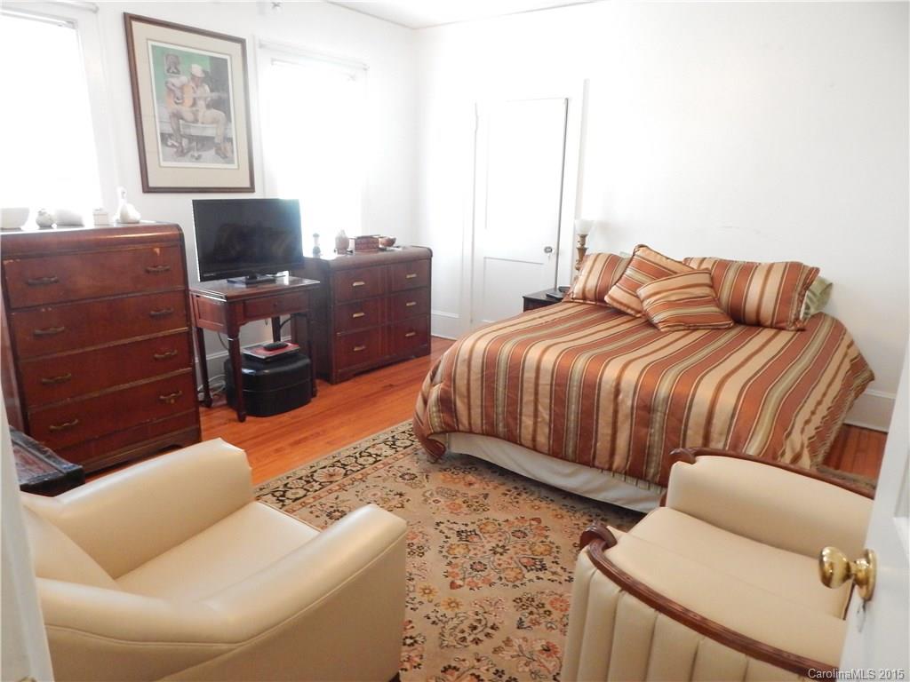 324 Grandin Road Charlotte, NC 28208 - Photo 9 of 14 Gallery Image 9
