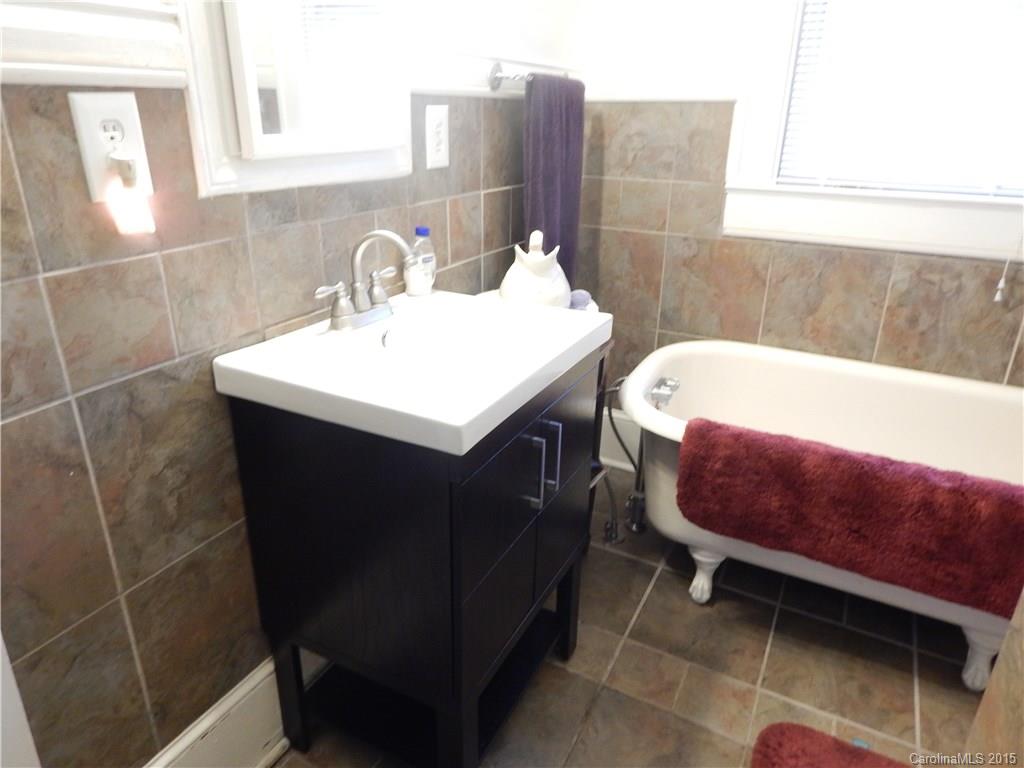 324 Grandin Road Charlotte, NC 28208 - Photo 10 of 14 Gallery Image 10