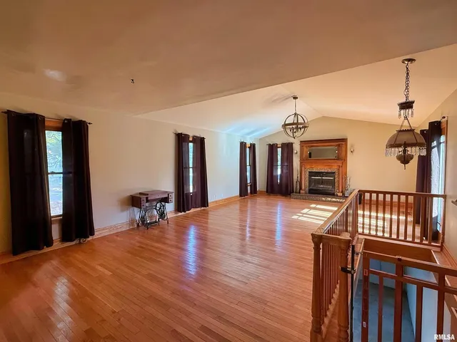 $179,900 | 903 East 2nd Avenue, Monmouth, IL 61462