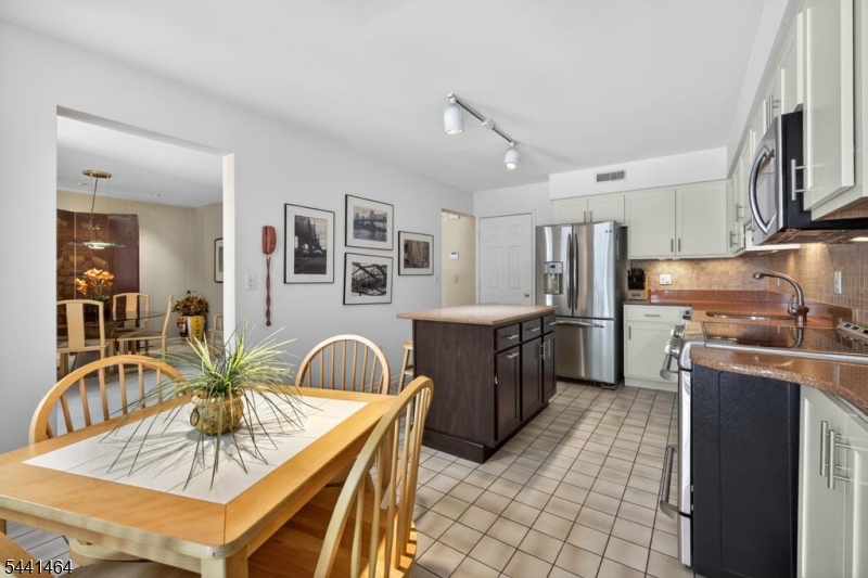 62 Manor Square Sparta, NJ 07871 - Photo 3 of 46
