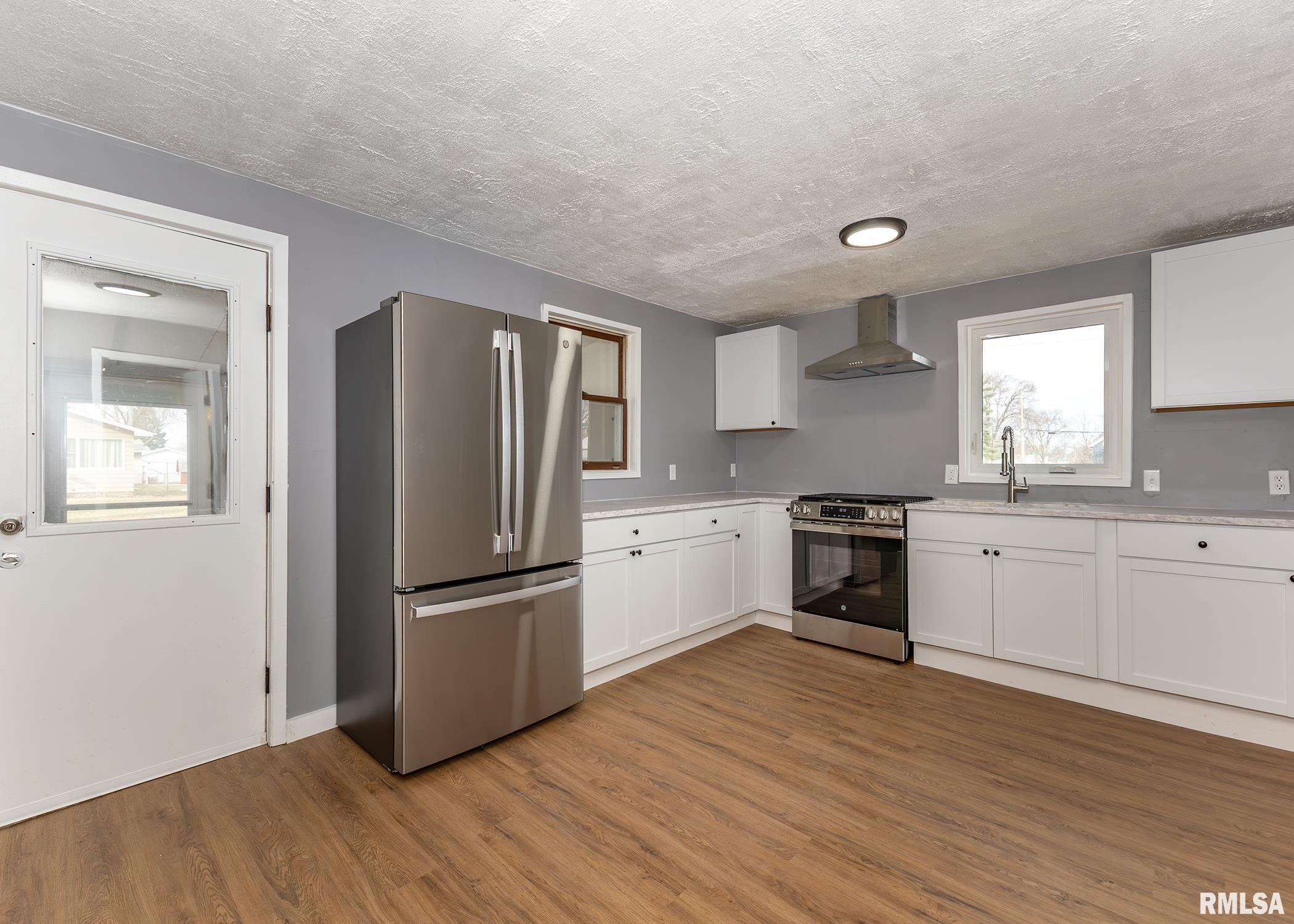 502 7th Avenue Camanche, IA 52730 - Photo 13 of 23