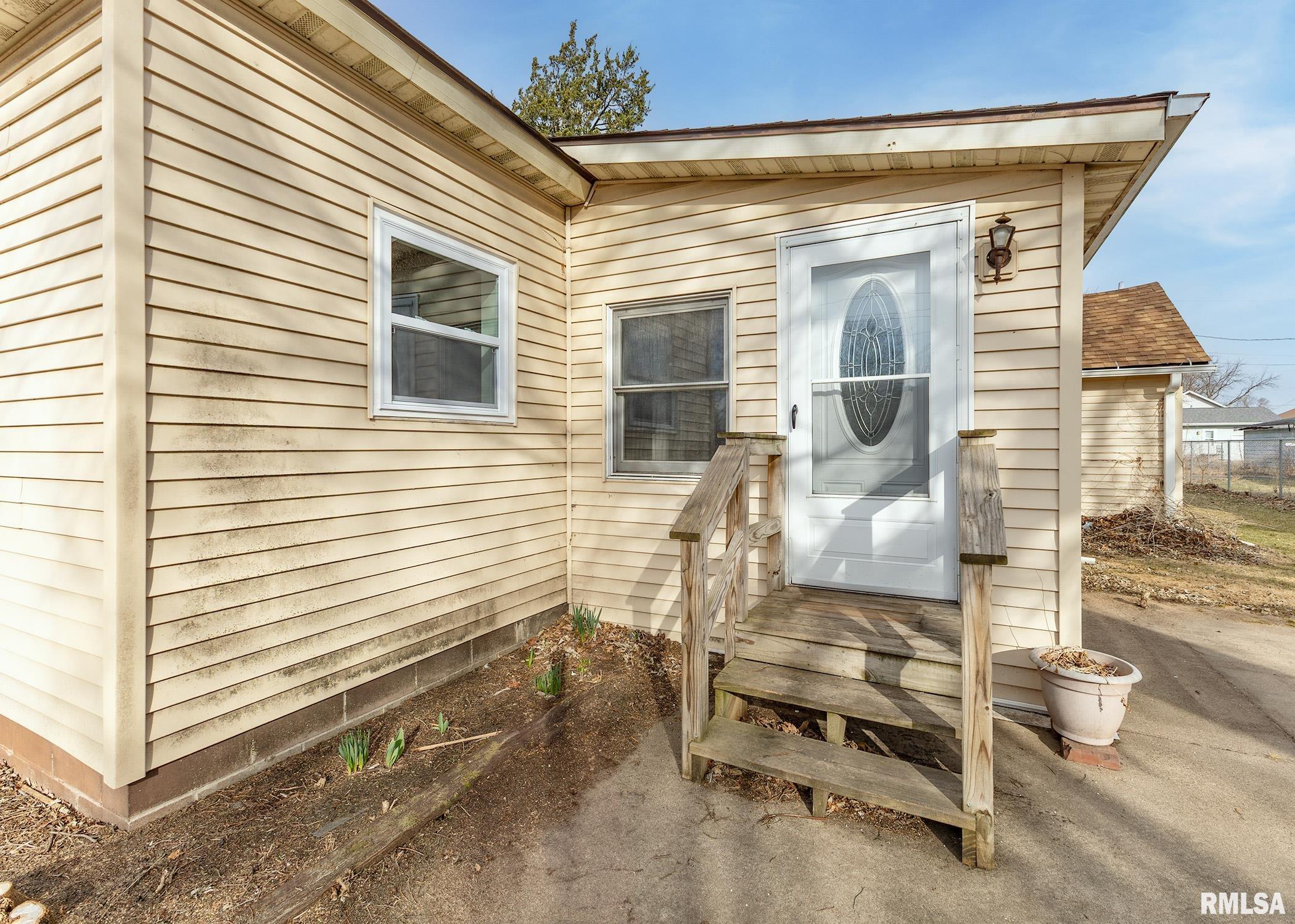 502 7th Avenue Camanche, IA 52730 - Photo 2 of 23