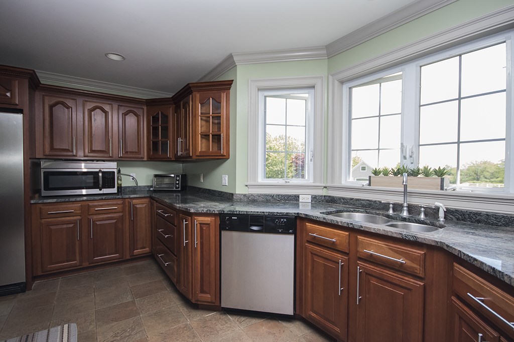 174 Touisset Road Warren, RI 02885 - Photo 10 of 40