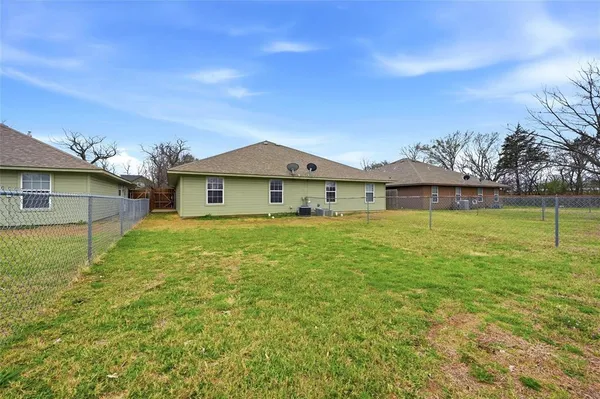$1,150 | 1023 Rice Street, Unit 101, Denison, TX 75020