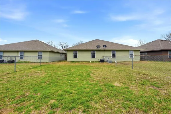 $1,150 | 1023 Rice Street, Unit 101, Denison, TX 75020