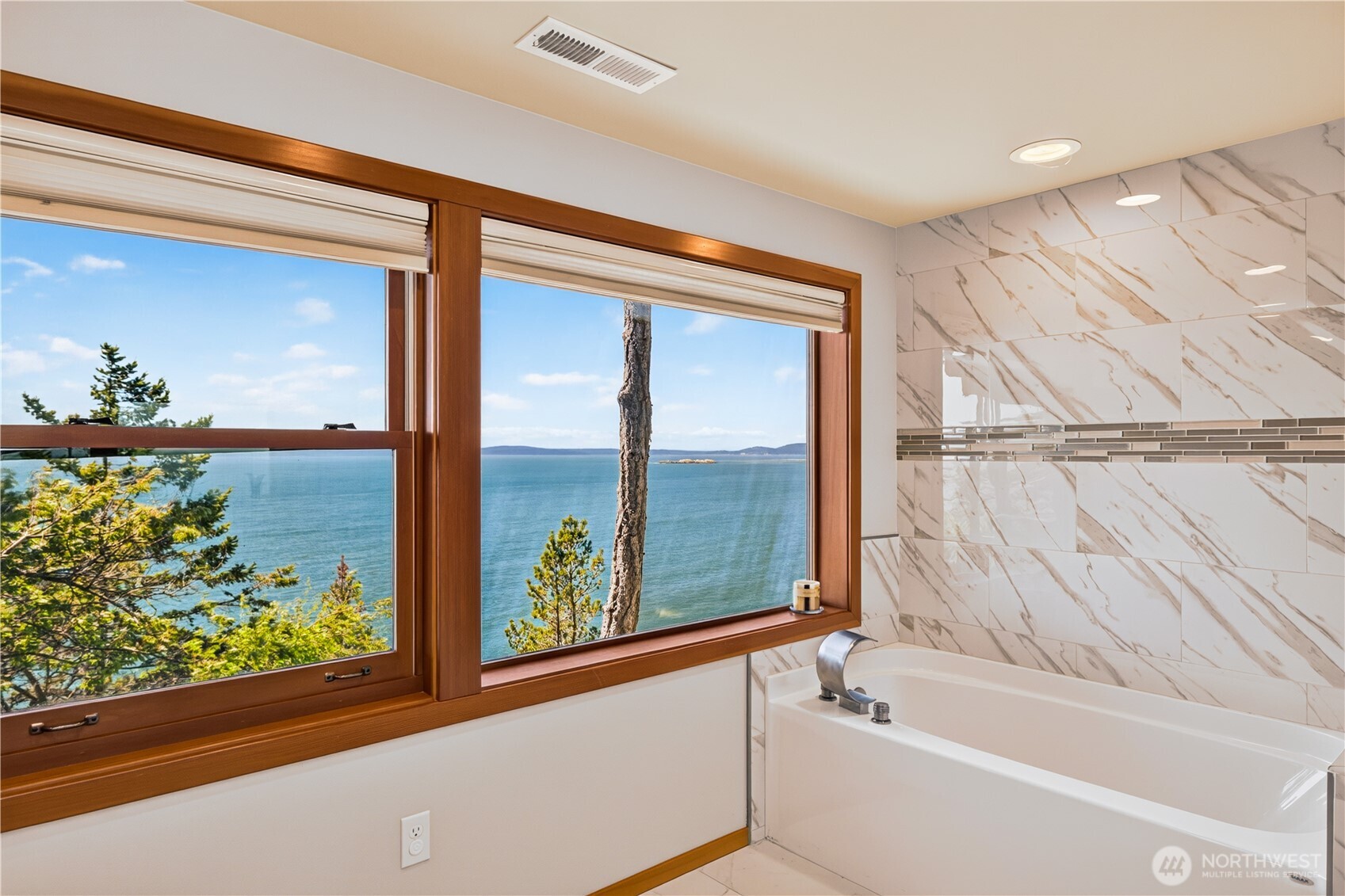 14122 Ervine Road Anacortes, WA 98221 - Photo 26 of 40