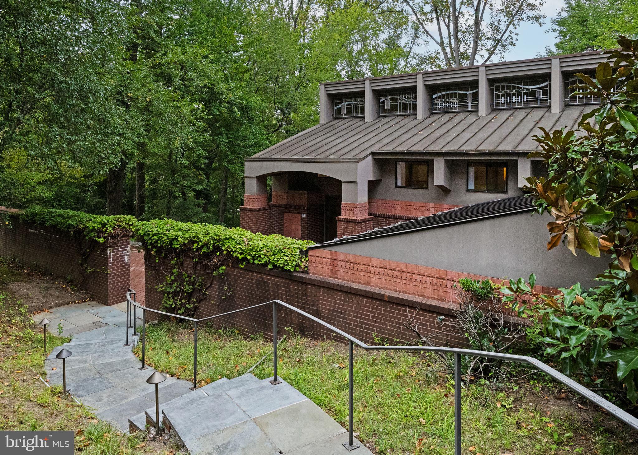 175 Old Gulph Road Wynnewood, PA 19096 - Photo 4 of 87 Front of the house and walkway