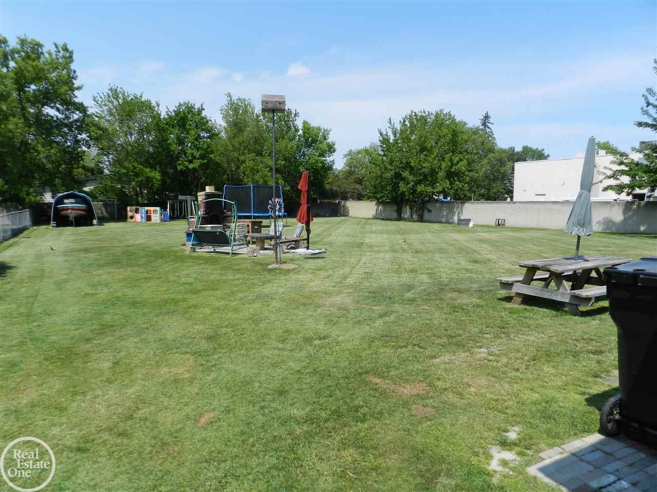 17551 Common Road Roseville, MI 48066 - Photo 21 of 21