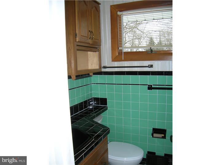 27728 Mt Pleasant Road Jobstown, NJ 08041 - Photo 18 of 20 Bathroom